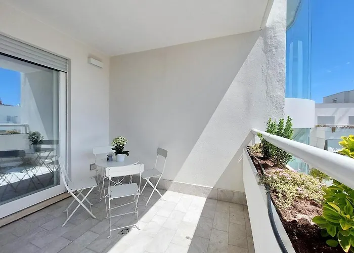 Contemporary By Luxury Getaways