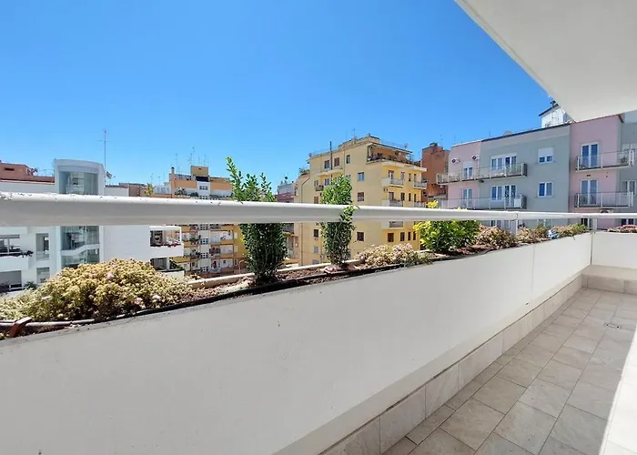 Contemporary By Luxury Getaways